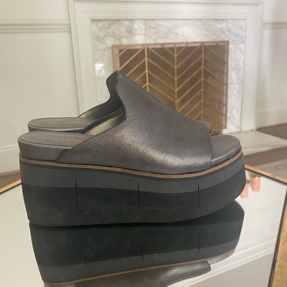 NAKED FEET 6.5 Flow pewter wedge platform sandals